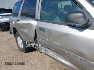 2003 Chevrolet TrailBlazer LS with VIN 1GNDS13S732225286, listed as a IAAI auction lot 42091982 with 283,517 mi miles. Bid and sale history available at carsss.com. Image 6.