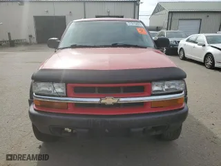 2000 Chevrolet Blazer LS with VIN 1GNCT18W8YK155812, listed as a Copart auction lot 77315424 with 151,418 mi miles and Clean Title. Bid and sale history available at carsss.com. Image 5.