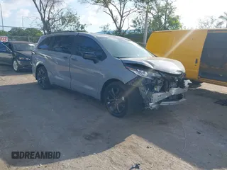 2025 Toyota Sienna XSE z VIN 5TDDRKEC5SS252980, wystawiony jako IAAI lot #42120671 z przebiegiem 204 mil mil oraz . Historia ofert i sprzedaży dostępna na DreamBid. Obrazek 1.