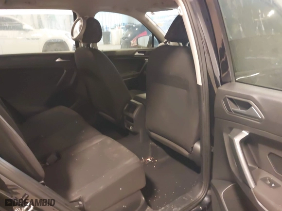 2019 Volkswagen Tiguan S with VIN 3VV0B7AX3KM182311, listed as a IAAI auction lot 41727114 with 98,035 mi miles. Bid and sale history available at carsss.com. Image 8.