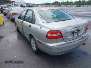 2002 Volvo S40 с VIN YV1VS295X2F817447, выставлен на аукционе IAAI как лот 42382547 с пробегом 206 718 миль миль и . История ставок и продаж доступна на DreamBid. Изображение 3.