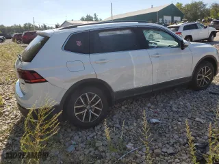 2020 Volkswagen Tiguan SE with VIN 3VV2B7AX5LM111699, listed as a Copart auction lot 70121394 with 32,217 mi miles and Salvage Title. Bid and sale history available at carsss.com. Image 3.