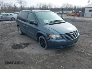 2005 Chrysler Town & Country with VIN 1C4GP45R15B176236, listed as a IAAI auction lot 41558081 with 4,044 mi miles. Bid and sale history available at carsss.com. Image 1.