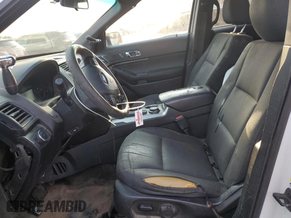 2017 Ford Police Interceptor Utility z VIN 1FM5K8AT2HGB33378, wystawiony jako Copart lot #53235295 z przebiegiem Nie podano mil oraz Czysty tytuł • Clean title. Historia ofert i sprzedaży dostępna na DreamBid. Obrazek 7.