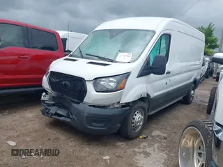 2022 Ford Transit Cargo z VIN 1FTBR1CG2NKA12529, wystawiony jako IAAI lot #42148516 z przebiegiem 41 359 mil mil oraz . Historia ofert i sprzedaży dostępna na DreamBid. Obrazek 2.