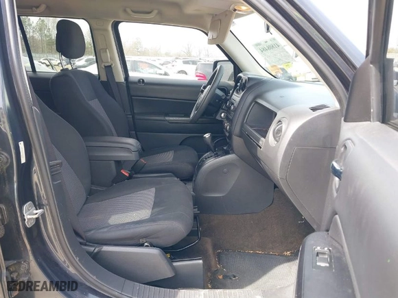 2014 Jeep Patriot Sport with VIN 1C4NJPBAXED552655, listed as a IAAI auction lot 41808484 with 186,841 mi miles. Bid and sale history available at carsss.com. Image 5.