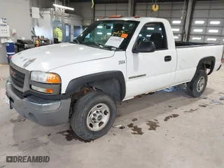 2006 GMC Sierra 2500HD Work Truck with VIN 1GTHC24U76E280644, listed as a IAAI auction lot 41374352 with 272,086 mi miles. Bid and sale history available at carsss.com. Image 20.