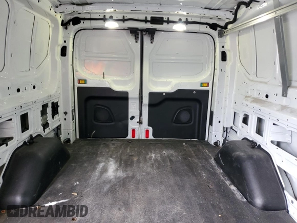 2017 Ford Transit z VIN 1FTYR2YM2HKB51983, wystawiony jako Copart lot #56053945 z przebiegiem 143 786 mil mil oraz Szkoda całkowita • Salvage title. Historia ofert i sprzedaży dostępna na DreamBid. Obrazek 10.