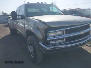 2000 Chevrolet Silverado 3500 z VIN 1GCHK33J0YF437640, wystawiony jako IAAI lot #41796214 z przebiegiem 139 411 mil mil oraz . Historia ofert i sprzedaży dostępna na DreamBid. Obrazek 6.