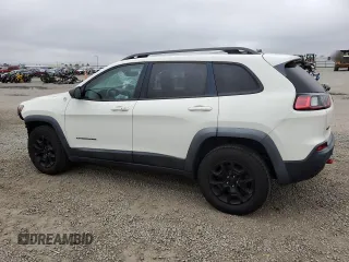 2019 Jeep Cherokee Trailhawk z VIN 1C4PJMBX0KD127324, wystawiony jako Copart lot #50821445 z przebiegiem 88 604 mil mil oraz Szkoda całkowita • Salvage title. Historia ofert i sprzedaży dostępna na DreamBid. Obrazek 2.