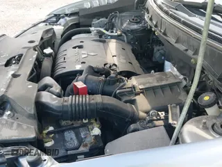 2019 Mitsubishi Outlander ES z VIN JA4AR3AUXKU031081, wystawiony jako IAAI lot #42826643 z przebiegiem 129 975 mil mil oraz . Historia ofert i sprzedaży dostępna na DreamBid. Obrazek 19.