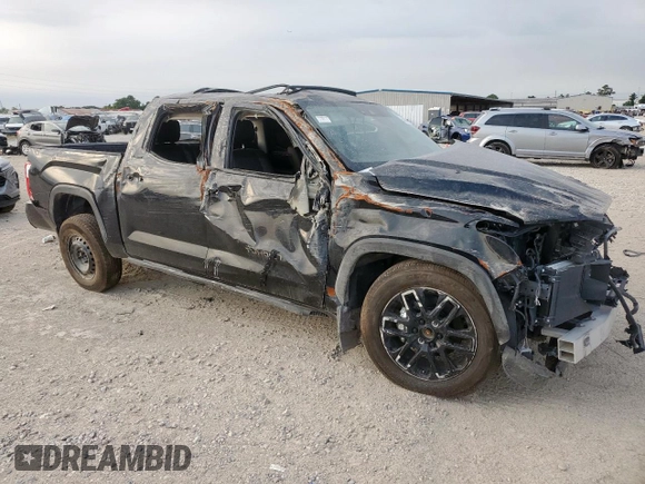 2024 Toyota Tundra Limited Hybrid z VIN 5TFWC5DB6RX067619, wystawiony jako Copart lot #54936195 z przebiegiem 5 792 mil mil oraz Szkoda całkowita • Salvage title. Historia ofert i sprzedaży dostępna na DreamBid. Obrazek 4.