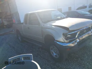 1996 Toyota Tacoma z VIN 4TAWM72N4TZ205901, wystawiony jako IAAI lot #41443894 z przebiegiem 239 329 mil mil oraz . Historia ofert i sprzedaży dostępna na DreamBid. Obrazek 1.