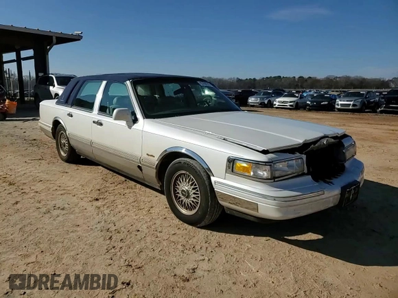 1997 Lincoln Town Car Signature z VIN 1LNLM82W9VY633666, wystawiony jako Copart lot #45396215 z przebiegiem 100 182 mil mil oraz Szkoda całkowita • Salvage title. Historia ofert i sprzedaży dostępna na DreamBid. Obrazek 10.