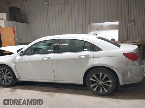 2012 Chrysler 200 S with VIN 1C3CCBHG1CN162040, listed as a IAAI auction lot 41265506 with 161,807 mi miles. Bid and sale history available at carsss.com. Image 14.