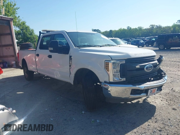 2019 Ford Super Duty F-250 SRW XL with VIN 1FT7W2A60KEC73618, listed as a IAAI auction lot 41949278 with 190,454 mi miles. Bid and sale history available at carsss.com. Image 1.