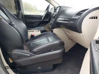 2015 Chrysler Town & Country Touring with VIN 2C4RC1BG0FR706902, listed as a IAAI auction lot 42079036 with 316,041 mi miles. Bid and sale history available at carsss.com. Image 5.