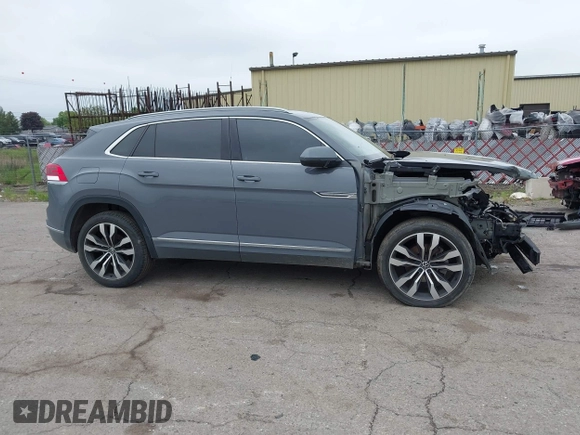 2021 Volkswagen Atlas SEL Premium R-Line с VIN 1V2FE2CA0MC223881, выставлен на аукционе IAAI как лот 42257435 с пробегом 81 674 миль миль и . История ставок и продаж доступна на DreamBid. Изображение 14.