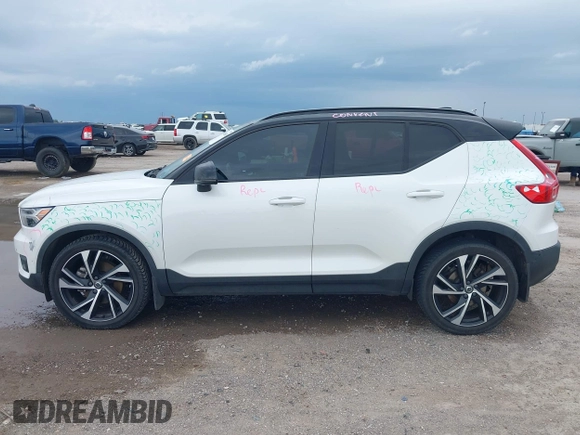 2019 Volvo XC40 R-Design with VIN YV4162UM6K2085605, listed as a IAAI auction lot 42365891 with 92,370 mi miles and . Bid and sale history available at DreamBid. Image 14.