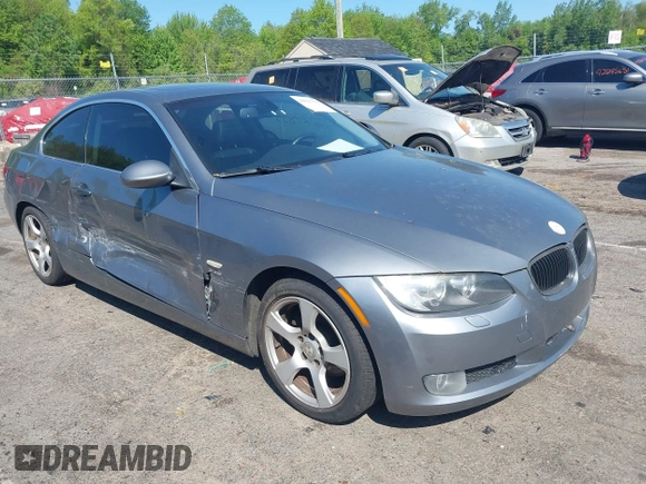 2009 BMW 3 Series 328i xDrive z VIN WBAWV53589P081072, wystawiony jako IAAI lot #42227533 z przebiegiem 207 284 mil mil oraz . Historia ofert i sprzedaży dostępna na DreamBid. Obrazek 1.