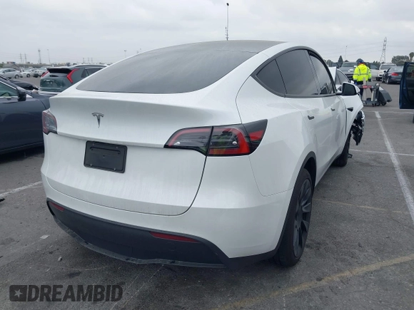 2024 Tesla Model Y with VIN 7SAYGDED6RF166543, listed as a IAAI auction lot 41713362 with Not Provided miles and . Bid and sale history available at DreamBid. Image 4.