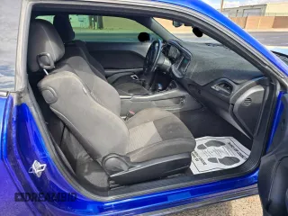 2019 Dodge Challenger R/T z VIN 2C3CDZBT7KH743559, wystawiony jako Copart lot #57719175 z przebiegiem 48 434 mil mil oraz Szkoda całkowita • Salvage title. Historia ofert i sprzedaży dostępna na DreamBid. Obrazek 5.