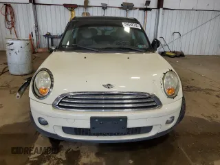 2010 MINI Clubman z VIN WMWML3C57ATX37968, wystawiony jako Copart lot #59858795 z przebiegiem 166 591 mil mil oraz Szkoda całkowita • Salvage title. Historia ofert i sprzedaży dostępna na DreamBid. Obrazek 5.