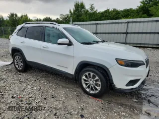 2019 Jeep Cherokee Latitude Plus with VIN 1C4PJLLB0KD333207, listed as a Copart auction lot 60720725 with 67,826 mi miles and Salvage title. Bid and sale history available at DreamBid. Image 4.