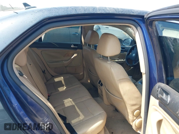 2007 Volkswagen Jetta 2.5 z VIN 3VWRF71K67M131095, wystawiony jako IAAI lot #42561971 z przebiegiem 127 592 mil mil oraz . Historia ofert i sprzedaży dostępna na DreamBid. Obrazek 8.