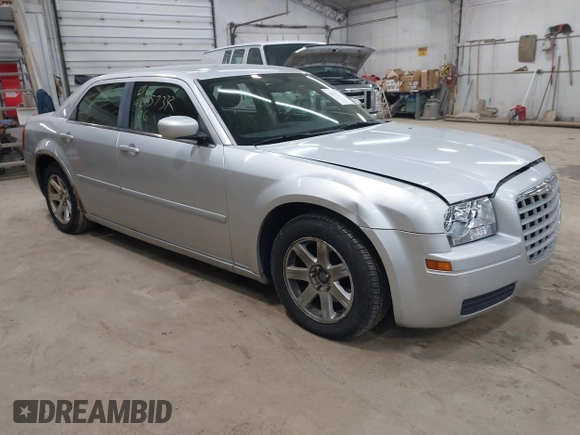 2006 Chrysler 300 with VIN 2C3LA43R06H417610, listed as a IAAI auction lot 42157332 with 202,364 mi miles and . Bid and sale history available at DreamBid. Image 1.