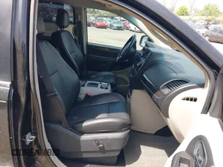 2011 Chrysler Town & Country Touring L with VIN 2A4RR8DGXBR614723, listed as a IAAI auction lot 42156531 with 116,759 mi miles and . Bid and sale history available at DreamBid. Image 5.