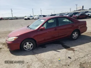 2003 Toyota Camry LE z VIN 4T1BF32K13U041771, wystawiony jako Copart lot #51499575 z przebiegiem 183 020 mil mil oraz Szkoda całkowita • Salvage title. Historia ofert i sprzedaży dostępna na DreamBid. Obrazek 1.