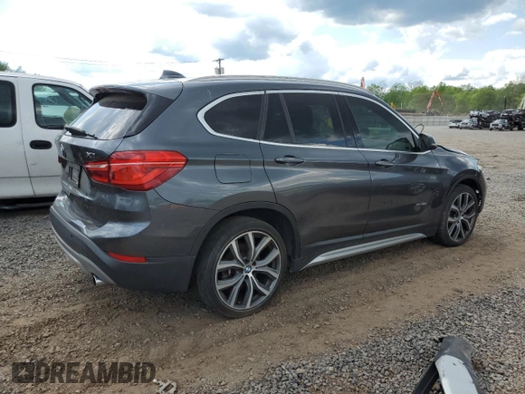 2016 BMW X1 xDrive28i z VIN WBXHT3C31GP881961, wystawiony jako Copart lot #56494955 z przebiegiem Nie podano mil oraz Czysty tytuł • Clean title. Historia ofert i sprzedaży dostępna na DreamBid. Obrazek 3.