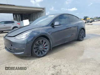 2024 Tesla Model Y Performance z VIN 7SAYGDEF7RA268772, wystawiony jako Copart lot #57885625 z przebiegiem 15 156 mil mil oraz Szkoda całkowita • Salvage title. Historia ofert i sprzedaży dostępna na DreamBid. Obrazek 1.