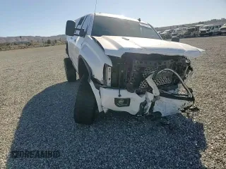 2015 GMC Sierra 2500HD Denali z VIN 1GT120E80FF175769, wystawiony jako Copart lot #79047164 z przebiegiem 116 447 mil mil oraz Szkoda całkowita • Salvage title. Historia ofert i sprzedaży dostępna na DreamBid. Obrazek 10.