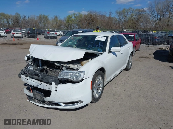 2018 Chrysler 300 Touring L z VIN 2C3CCAAG8JH338608, wystawiony jako IAAI lot #42045663 z przebiegiem 220 813 mil mil oraz . Historia ofert i sprzedaży dostępna na DreamBid. Obrazek 2.