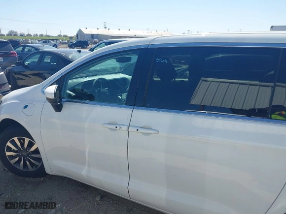 2023 Chrysler Pacifica Hybrid Touring L with VIN 2C4RC1L74PR579720, listed as a IAAI auction lot 41762445 with 38,095 mi miles. Bid and sale history available at carsss.com. Image 14.