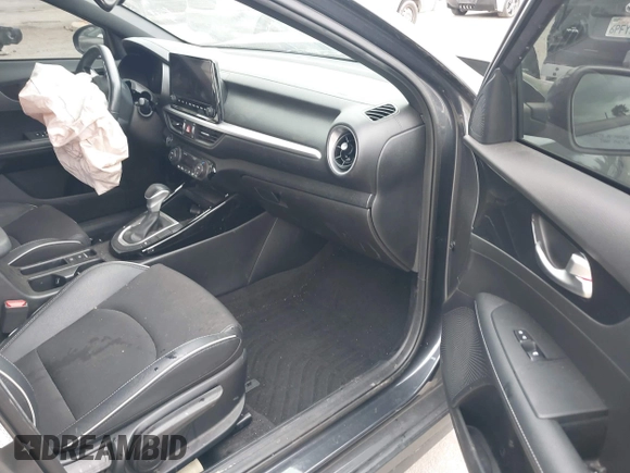 2023 Kia Forte GT-Line z VIN 3KPF54ADXPE598362, wystawiony jako IAAI lot #41857738 z przebiegiem 64 208 mil mil oraz . Historia ofert i sprzedaży dostępna na DreamBid. Obrazek 5.