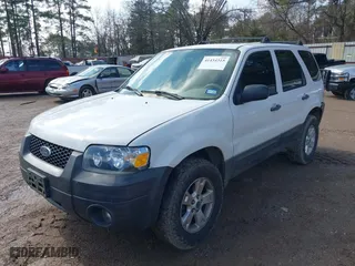 2006 Ford Escape XLT with VIN 1FMYU03176KC35659, listed as a IAAI auction lot 41434315 with 133,746 mi miles. Bid and sale history available at carsss.com. Image 2.