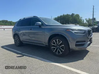 2016 Volvo XC90 T6 Momentum z VIN YV4A22PK3G1075472, wystawiony jako Copart lot #59800535 z przebiegiem 96 270 mil mil oraz Czysty tytuł • Clean title. Historia ofert i sprzedaży dostępna na DreamBid. Obrazek 1.