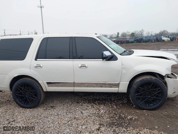 2007 Lincoln Navigator with VIN 5LMFU28567LJ13270, listed as a IAAI auction lot 41537706 with 206,707 mi miles. Bid and sale history available at carsss.com. Image 14.