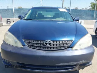 2003 Toyota Camry LE z VIN 4T1BF32K93U050590, wystawiony jako IAAI lot #42300405 z przebiegiem 146 510 mil mil oraz . Historia ofert i sprzedaży dostępna na DreamBid. Obrazek 12.