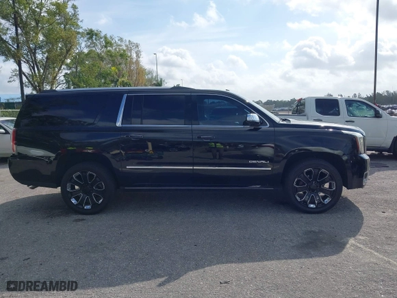 2018 GMC Yukon XL Denali with VIN 1GKS2HKJ0JR361463, listed as a IAAI auction lot 41713458 with 113,569 mi miles. Bid and sale history available at carsss.com. Image 13.