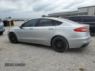 2020 Ford Fusion SE with VIN 3FA6P0HDXLR113882, listed as a Copart auction lot 57677215 with 104,459 mi miles and Salvage title. Bid and sale history available at DreamBid. Image 2.