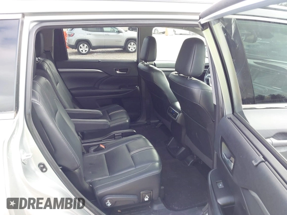 2018 Toyota Highlander SE z VIN 5TDJZRFHXJS800427, wystawiony jako IAAI lot #41902639 z przebiegiem 88 140 mil mil oraz . Historia ofert i sprzedaży dostępna na DreamBid. Obrazek 8.