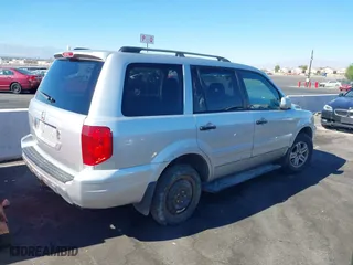 2005 Honda Pilot EX-L with VIN 5FNYF18515B035792, listed as a IAAI auction lot 40655049 with 293,775 mi miles. Bid and sale history available at carsss.com. Image 4.