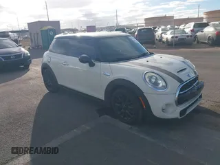 2015 MINI Hardtop S z VIN WMWXP7C56FT740294, wystawiony jako IAAI lot #41368180 z przebiegiem 98 755 mil mil oraz . Historia ofert i sprzedaży dostępna na DreamBid. Obrazek 1.