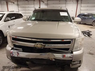 2007 Chevrolet Silverado 1500 LT w/1LT with VIN 3GCEK13307G545178, listed as a IAAI auction lot 41364329 with 241,256 mi miles. Bid and sale history available at carsss.com. Image 12.