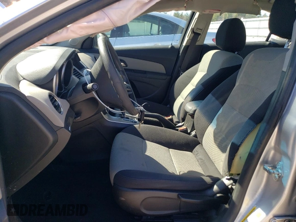 2015 Chevrolet Cruze LS z VIN 1G1PA5SH3F7217319, wystawiony jako Copart lot #48901504 z przebiegiem 133 266 mil mil oraz Szkoda całkowita • Salvage title. Historia ofert i sprzedaży dostępna na DreamBid. Obrazek 7.