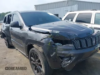 2017 Jeep Grand Cherokee Laredo z VIN 1C4RJFAG6HC946584, wystawiony jako IAAI lot #42573679 z przebiegiem 92 526 mil mil oraz . Historia ofert i sprzedaży dostępna na DreamBid. Obrazek 1.